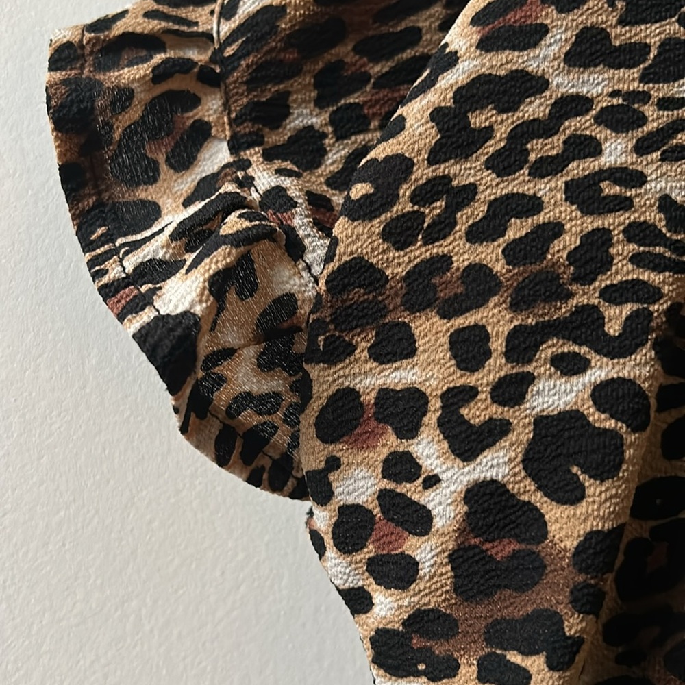 Animal print adjustable waist
Blouse - Picture 5 of 6